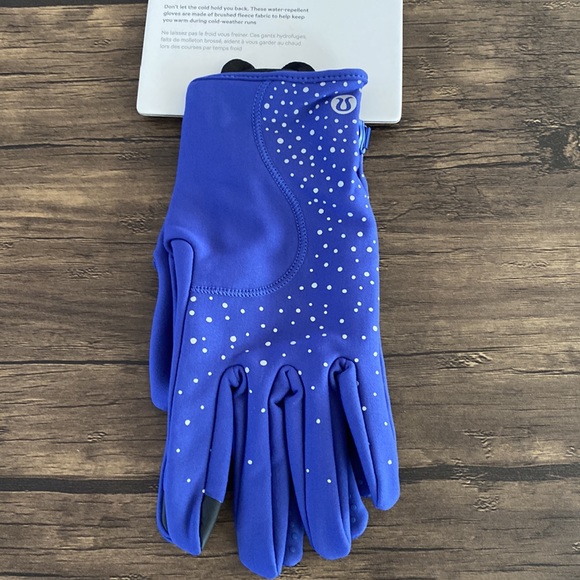 Lululemon Women’s Run For It All Reflective Gloves - Picture 3 of 12